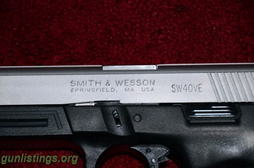 Pistols Smith & Wesson 40 Cal