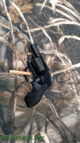 Pistols Smith & Wesson 438 Revolver