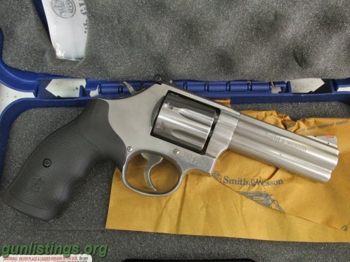 Pistols Smith & Wesson 686 Plus 357 Revolver 4