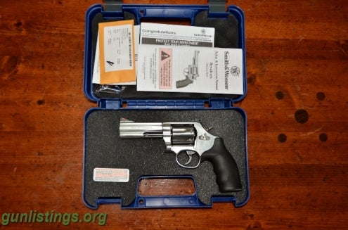 Pistols Smith & Wesson 686 Plus