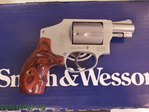 Pistols Smith & Wesson Ladysmith 642, 38sp, Wood Grip NEW