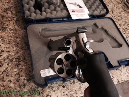 Pistols Smith & Wesson Model 500