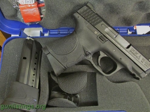 Pistols Smith & Wesson M&P9C TALO, 9mm 12/17rd Like New