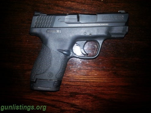 Pistols Smith & Wesson M&P 40 Shield