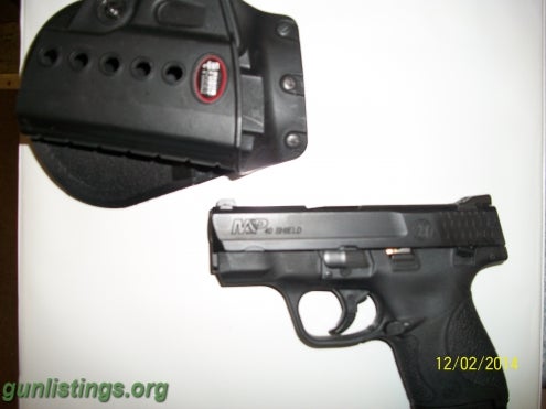 Pistols Smith & Wesson Shield 40 Pistol