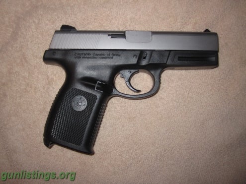 Pistols Smith & Wesson Sigma 40