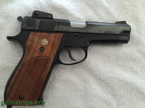 Pistols Smith And Wesson 439 Model
