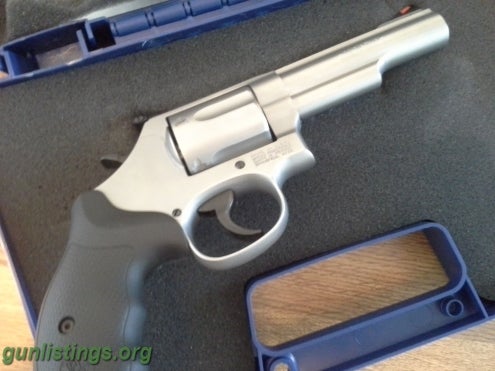 Pistols Smith And Wesson Model 69 .44 Magnum