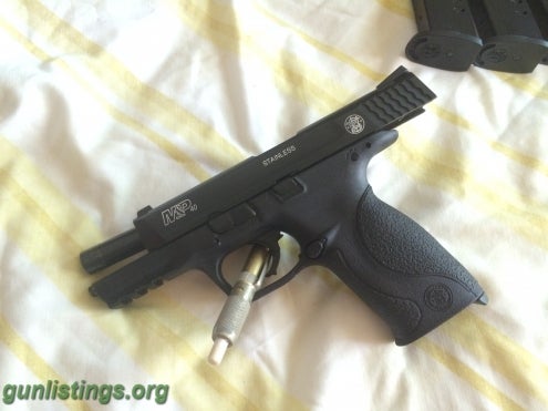 Pistols Smith And Wesson M&p 40 Cal Full Size