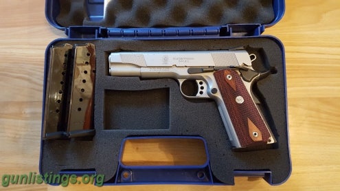 Pistols S&W 1911 .45 CAL