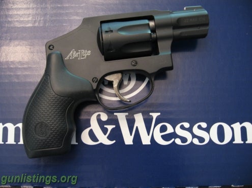 Pistols S&W 351C - 22 Mag Revolver