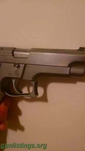 Pistols S&W 5906 9mm