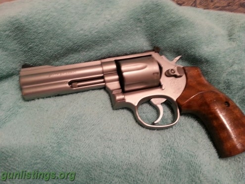 Pistols S&W Model 686 .357