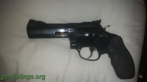 Pistols Taurus Tracker .44 Mag W/Laser Grips And Accessories