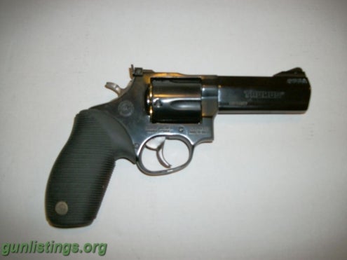 44 magnum revolver bullets. 44 magnum revolver bullets.