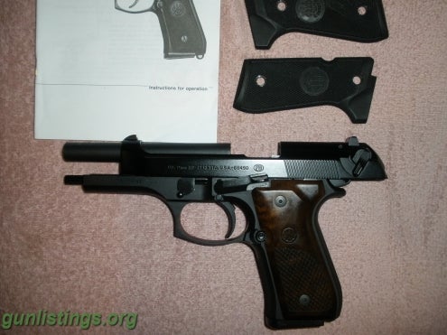 Pistols Beretta M9 (9 Mm)