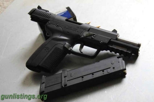 Pistols FN Five-seveN USG (5.7x28mm)