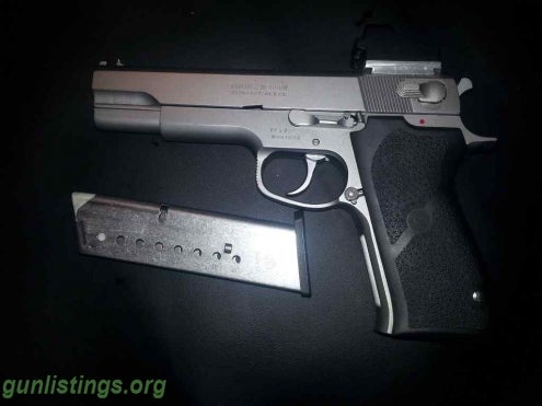 Pistols SIG SAUER M11 -  SMITH & WESSON MODEL 1006