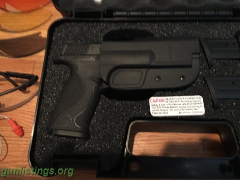 Pistols Smith & Wesson M&P9 9mm Pistol