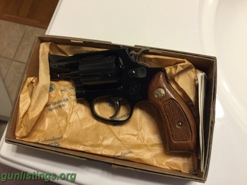 Pistols Smith&Wesson 37-2 Air Weight Mint Condition