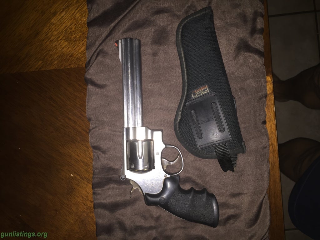 Pistols 44 Magnum Smith & Wesson 629 Classic