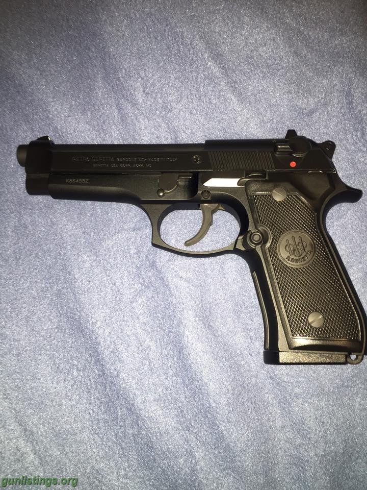 Pistols Beretta 92