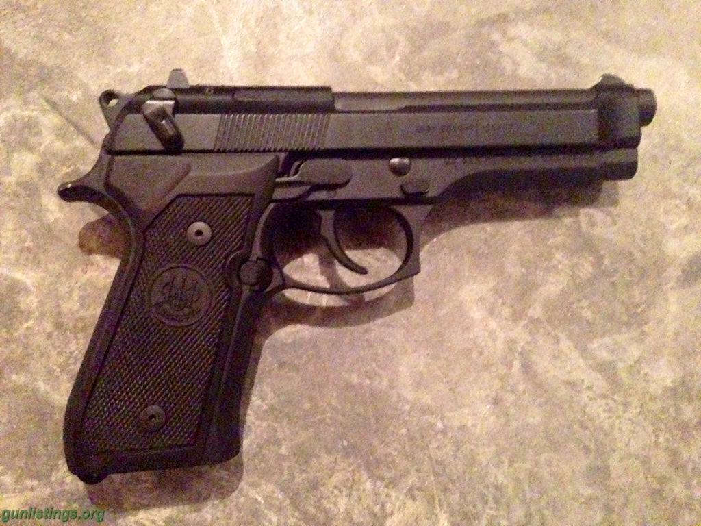 Pistols Beretta 92FS M9