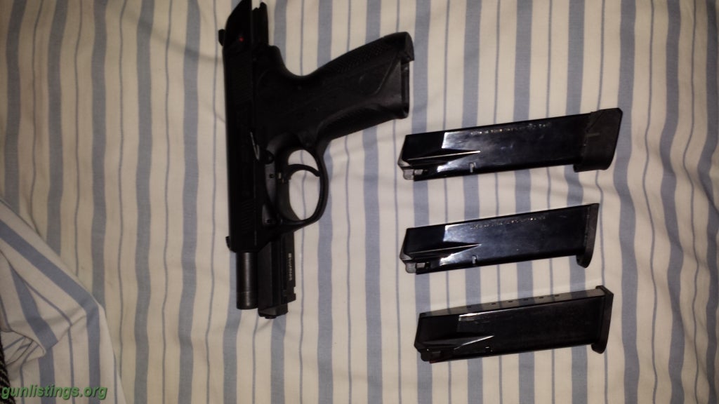 Pistols Beretta Px4 Storm 40 With Extra Mags