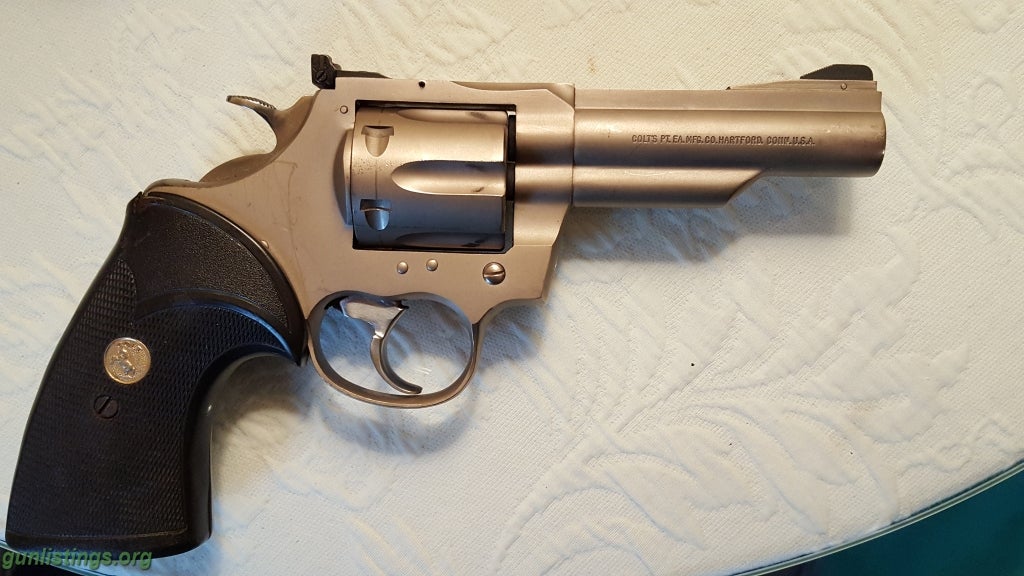 Pistols Colt Revolver