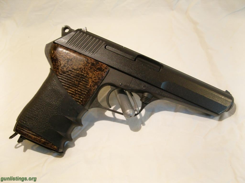 Pistols CZECHOSLOVAKIAN CZ 52 (7.62X25 TOK.)
