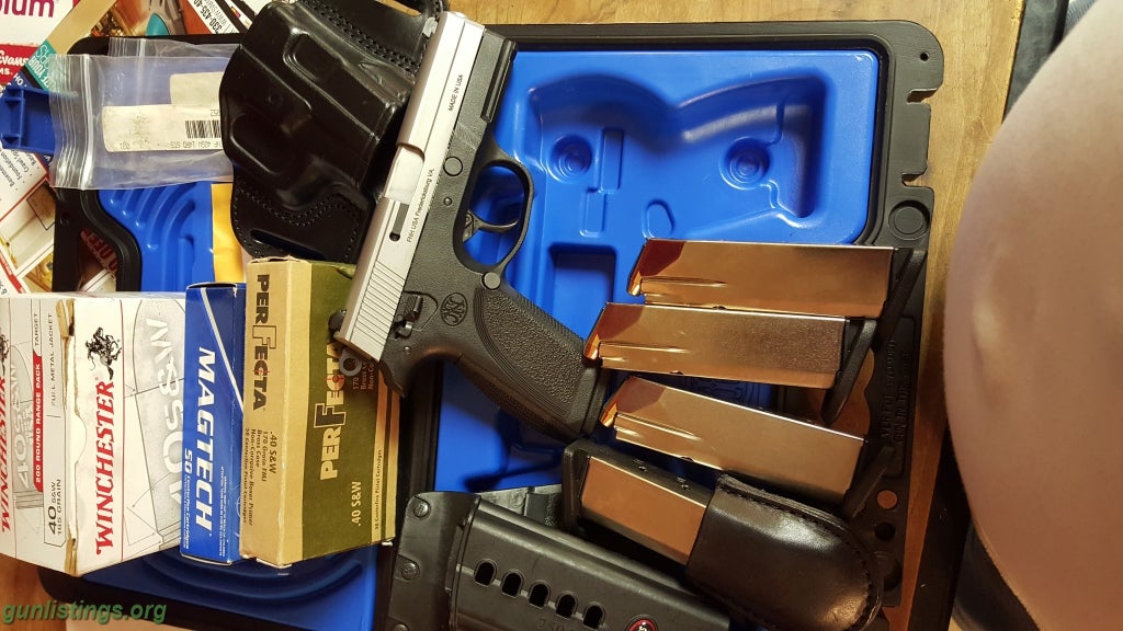 Pistols FNH FNP, 5 Mags, 300rds Ammo, Holsters, Mag Pouch
