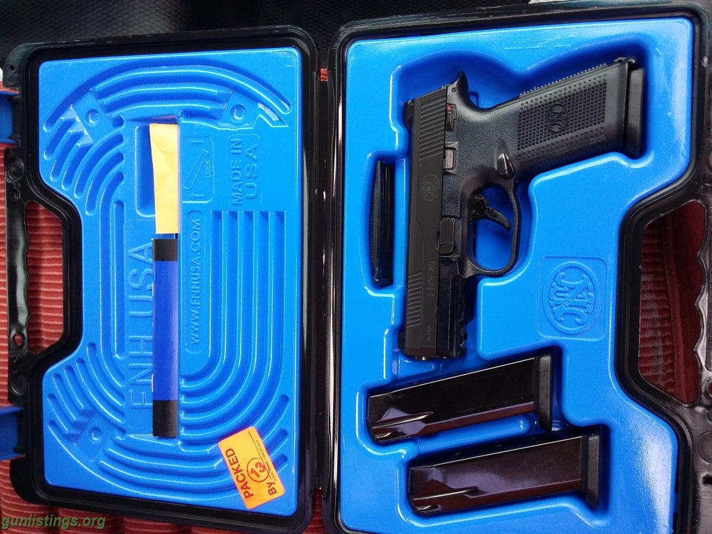Pistols FNH FNS 40