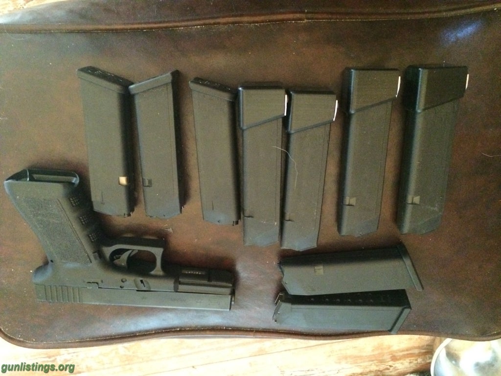 Pistols Glock 22 + 9mags