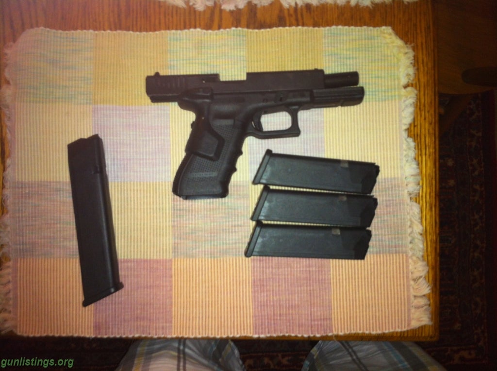 Pistols Glock 22 Gen 4 W/ Crimson Trace And 4 Mags