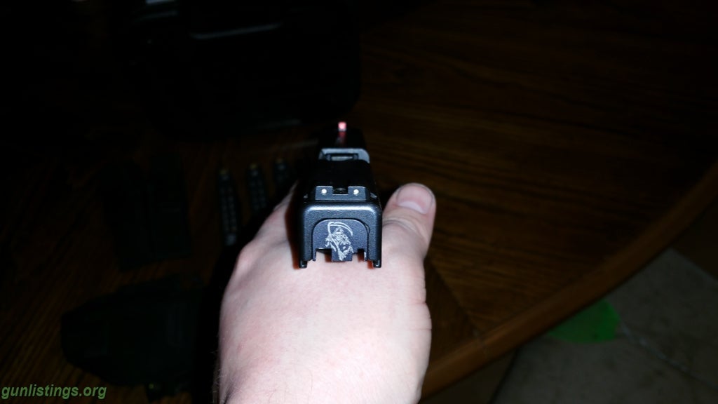 Pistols Glock 22 With Extras
