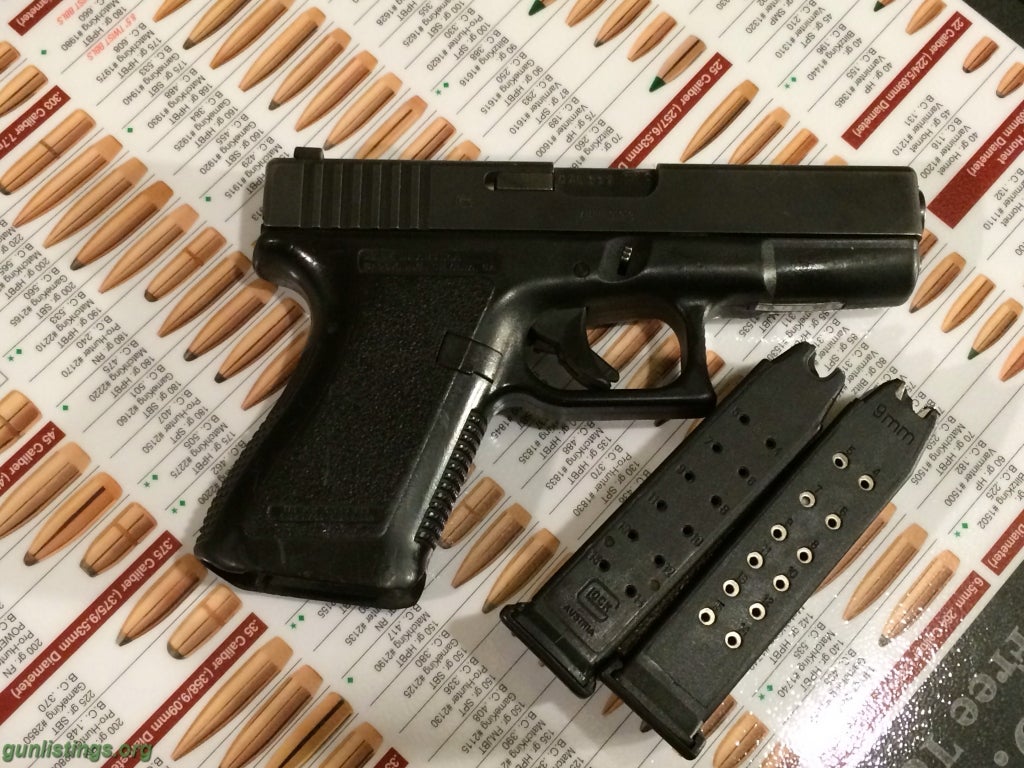 Pistols Glock G19
