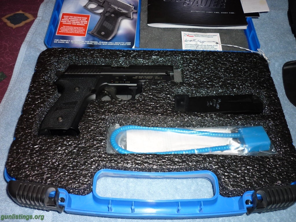 Pistols Sig Sauer P229 SCT 40 S&W W/ 4 Magazines And 2 Holsters