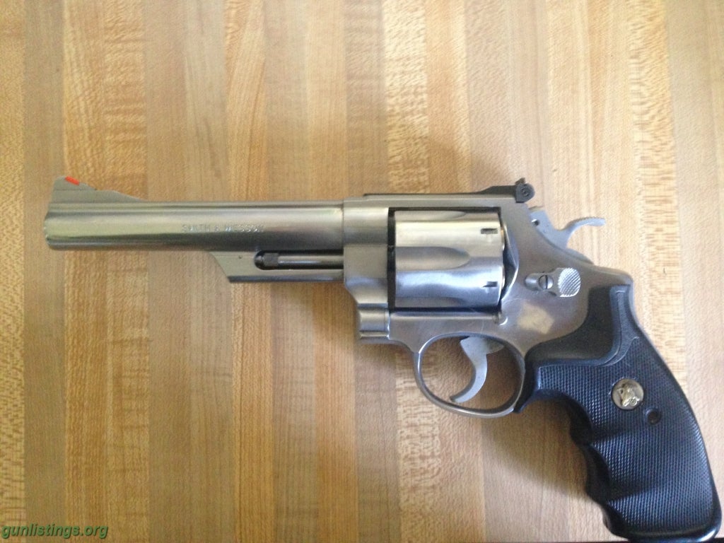 Pistols Smith & Wesson .44 Mag Handgun