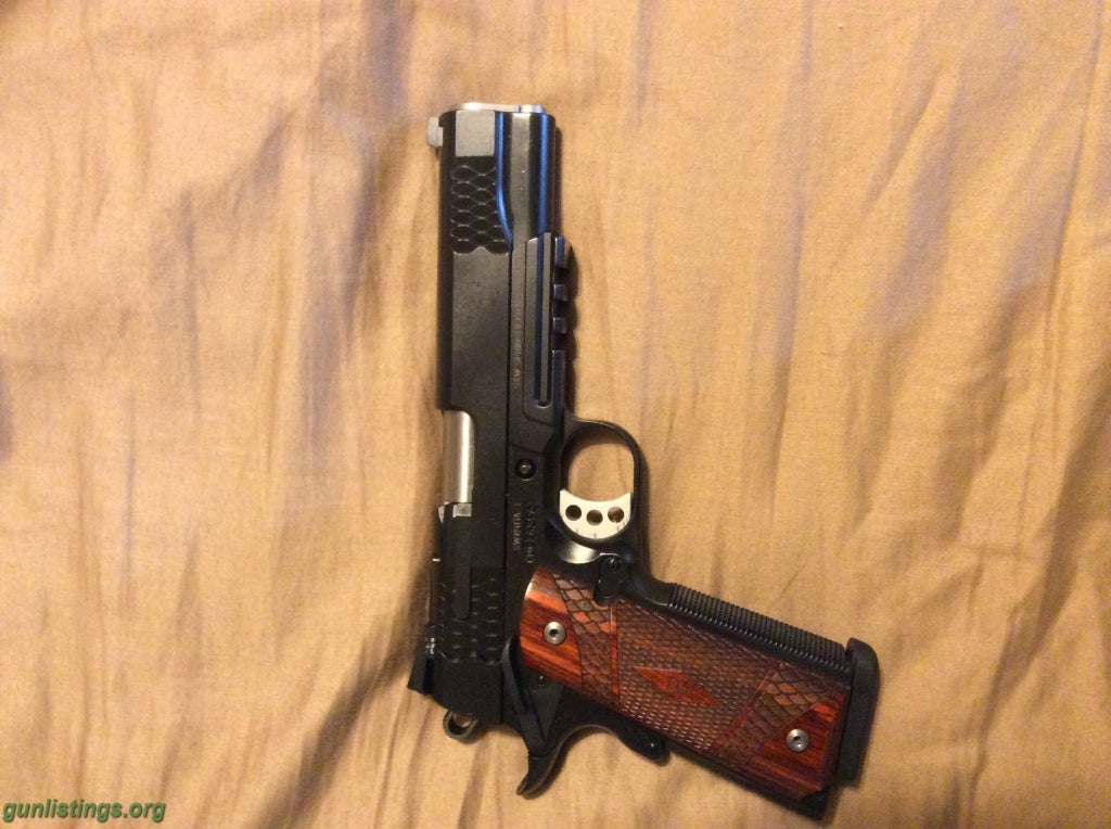 Pistols Smith & Wesson 1911 .45