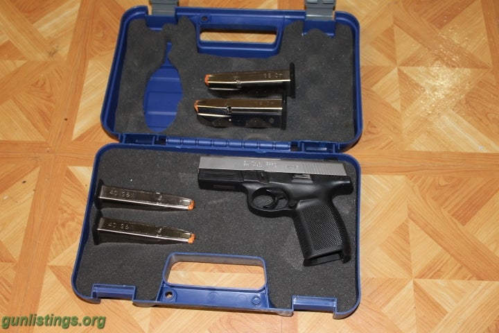 Pistols Smith & Wesson 40 Cal