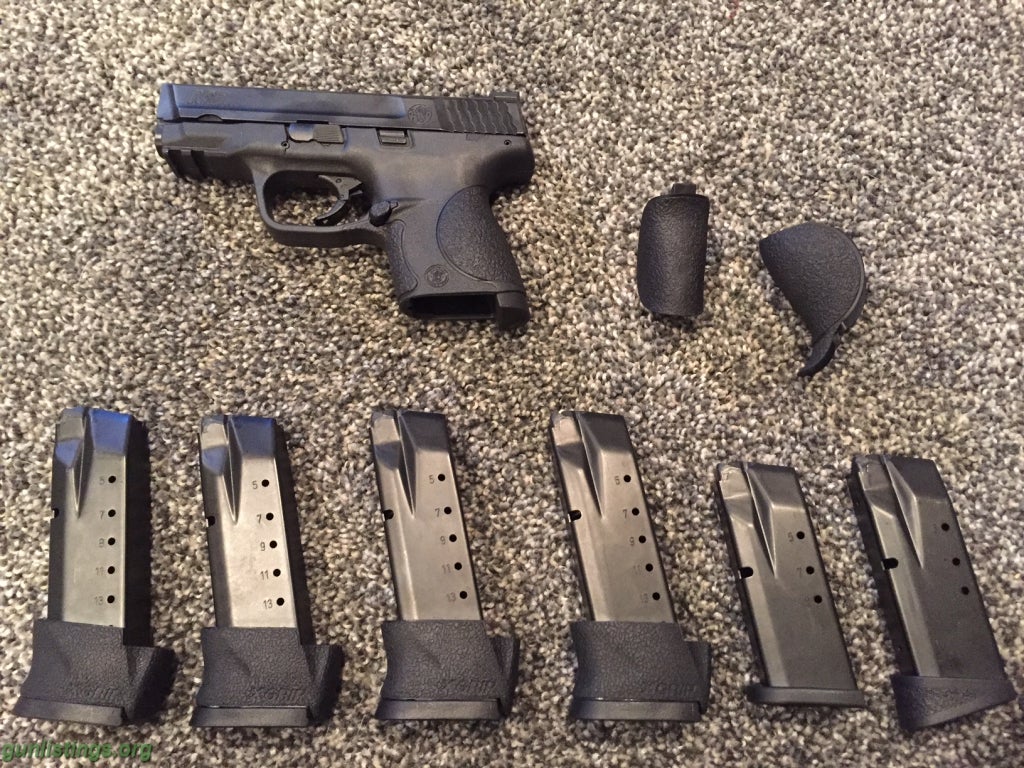 Pistols Smith & Wesson 40C W/ 6 Mags