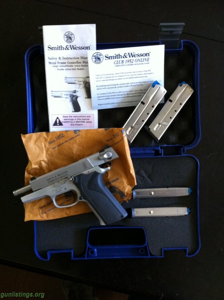 Pistols Smith & Wesson 410 S .40 Cal W/ Trijicon NS *Like New*