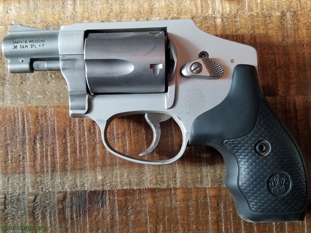 Pistols Smith & Wesson 642 Airweight Double-Action Revolver