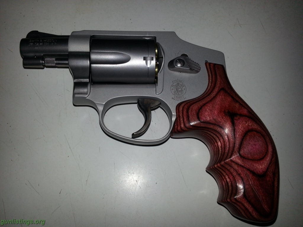 Pistols Smith & Wesson 642 Airweight Revolver