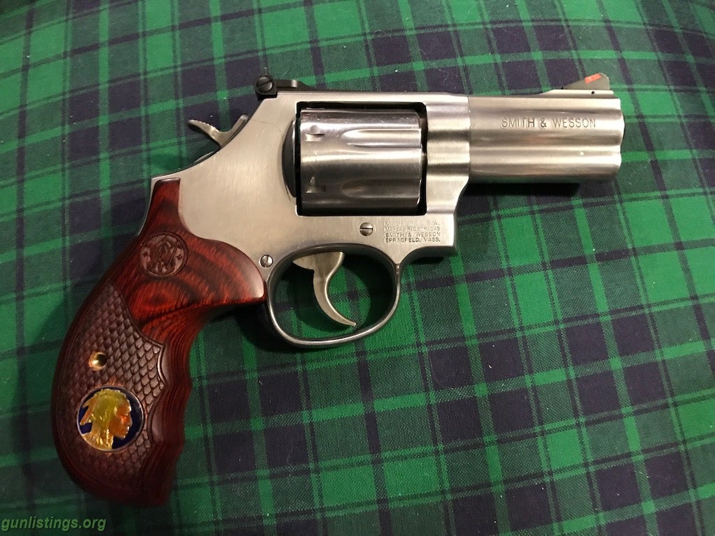Pistols Smith & Wesson 686 + Talo 3