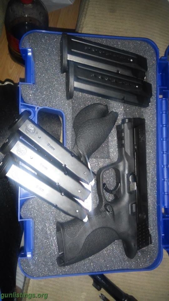 Pistols Smith & Wesson Fullsize 9mm 5 MAGS!!