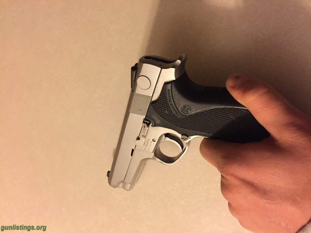 Pistols Smith & Wesson Model 59 46