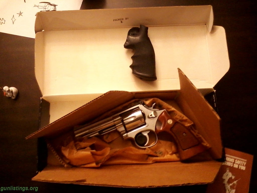 Pistols Smith Wesson 686 In Box