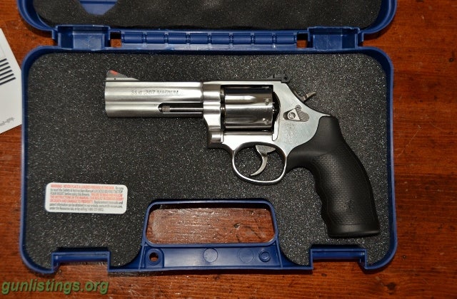 Pistols Smith&Wesson 686P