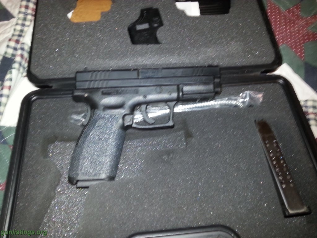Pistols Springfield XD9 Service Model